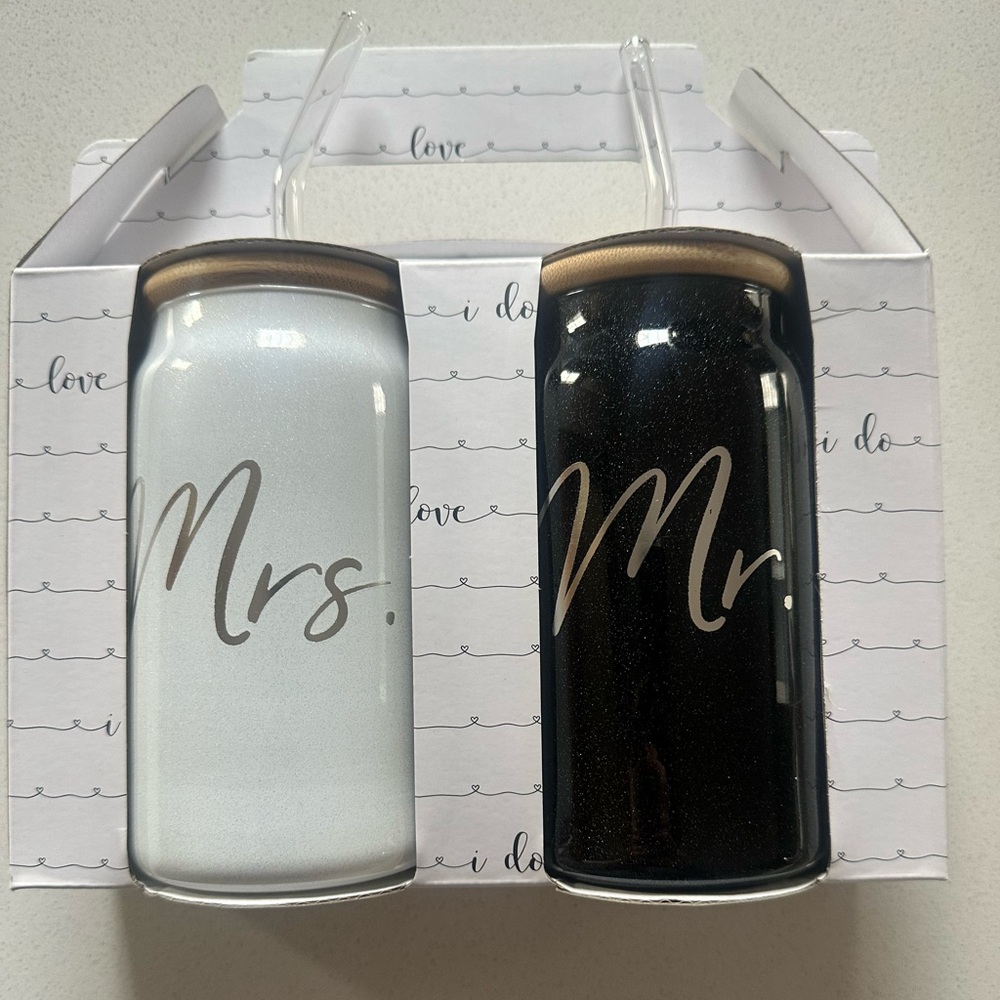 Mr & Mrs drink set